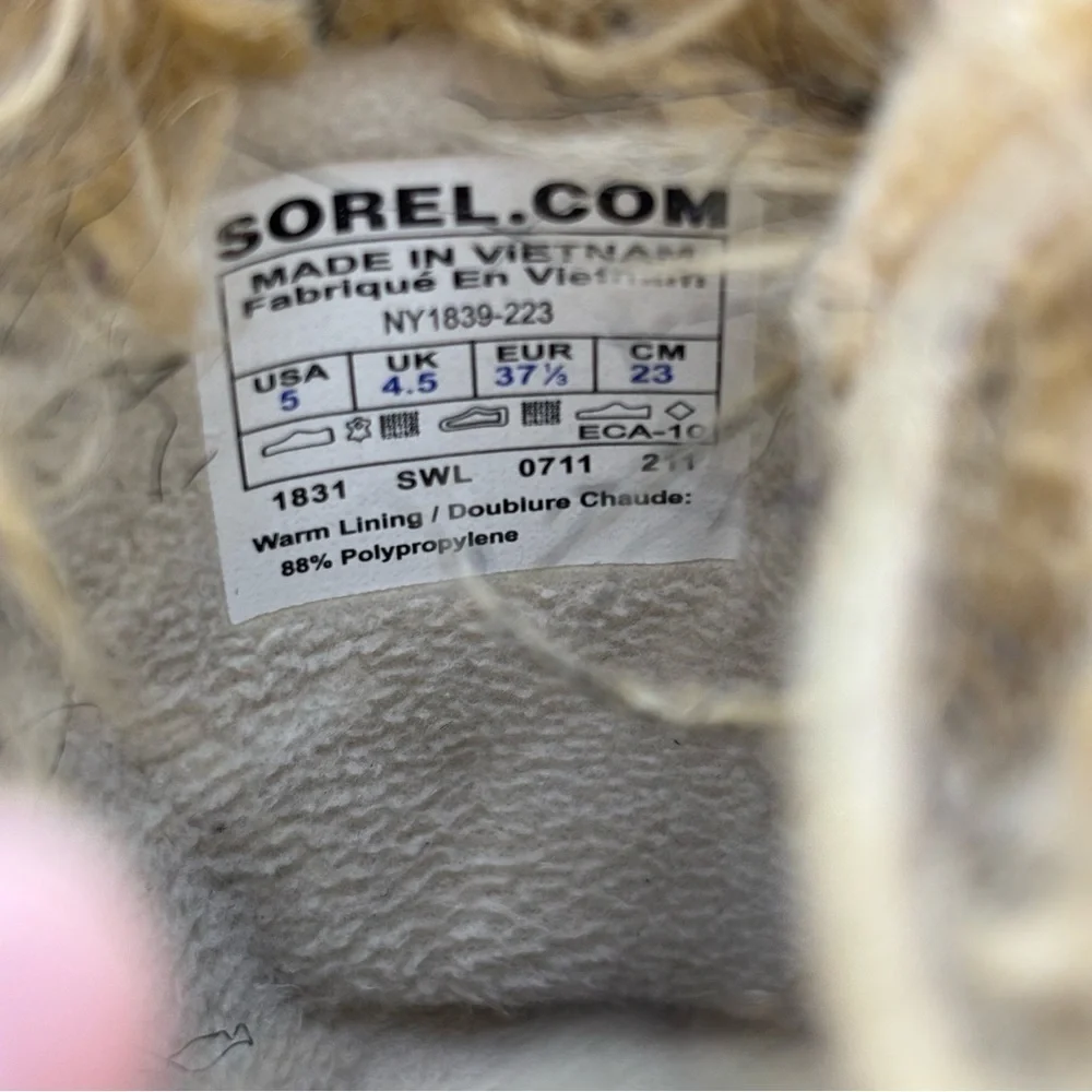 SOREL WINTER SNOW BOOTS GRAY AND PINK COLOR SIZE 5 WOMAN